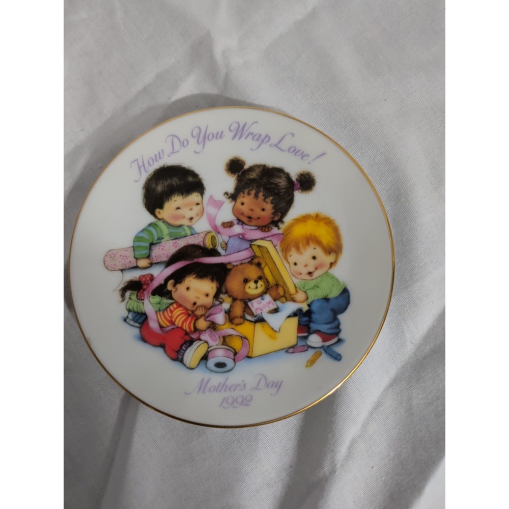 VINTAGE AVON 1992‎ Mother's Day Plate How Do You Wrap Love 5" Diameter